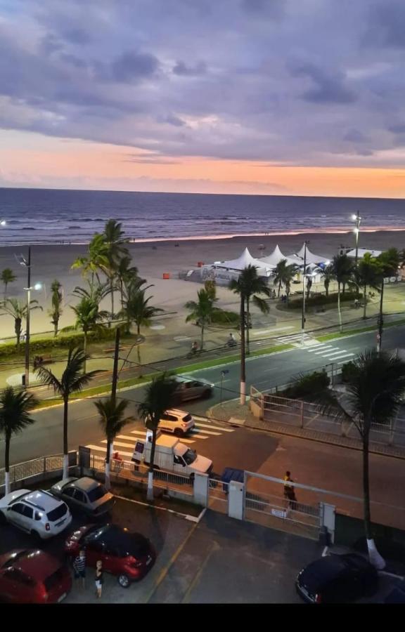 Apartamento Aconchegante A Beira Mar ปรายากรันเด ภายนอก รูปภาพ